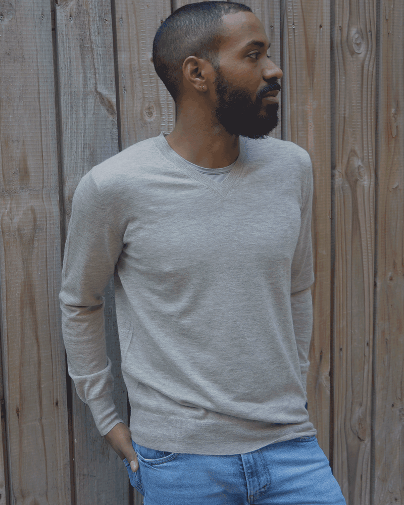 Juta Lightweight Cashmere V-Neck Sweater